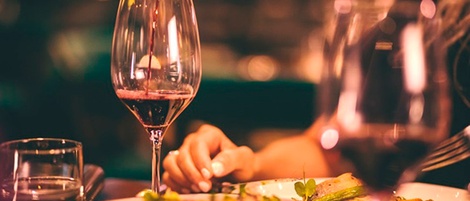 3 dicas para não errar na hora de harmonizar pratos com o seu vinho favorito