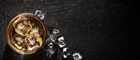 Com Gelo ou Puro: qual a melhor forma de tomar whisky?